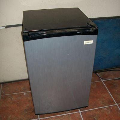 Magic Chef Dorm size Fridge