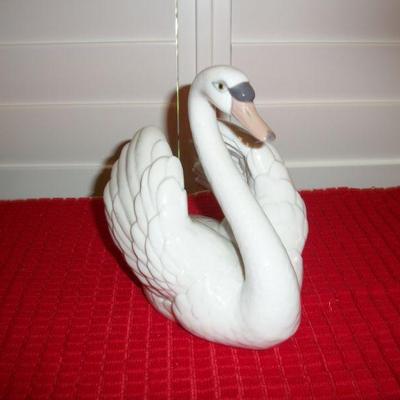 Vintage Lladro porcelain "Swan with wings spread"