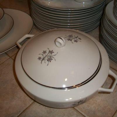 Serving piece
