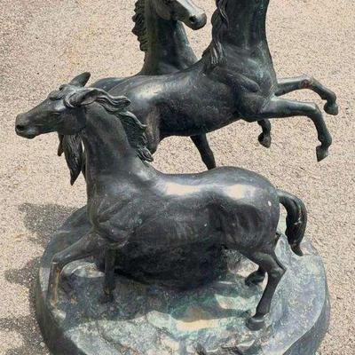 3 Horse Sculpture