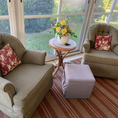 Set of 2 Green Swivel Chairs