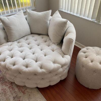 Round Tufted Swivel Chair