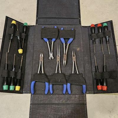  Nice Set of Craftsman Needle Nose Pliers and Small Screwdriver in Their Own Case 