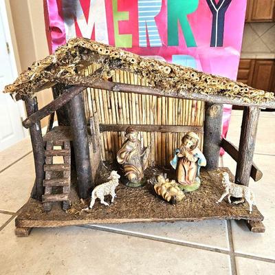 Lovely Nativity Scene Made in Italy - 5 Characters in the Manger