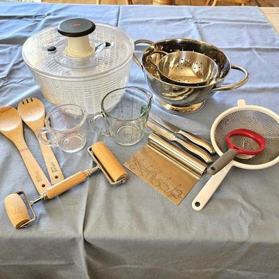  Kitchen Essentials Lot - Oxo Salad Spinner, 2 Stainless Strainers, 2 Measuring Cups, 2 Knives, Wooden Spoons... 