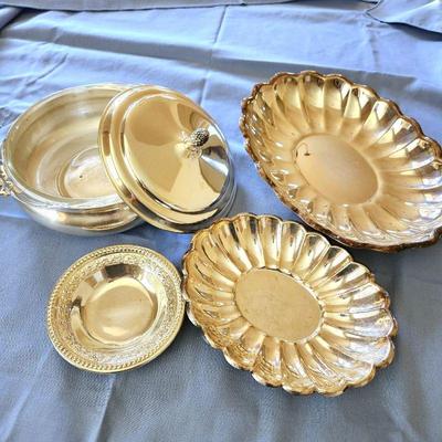  Silver Plated Serving Lot - Silver Casserole Hold 2qt Pyrex, Candy Dish, Two Scalloped Serving Platers 