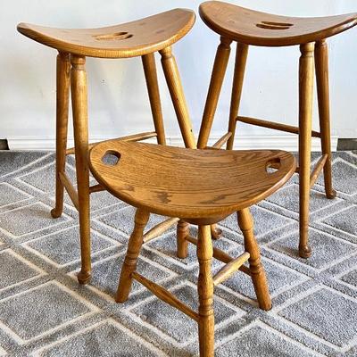 Vintage Amish Solid Oak Wood Saddle Seat Bar Stools &  Saddle Catalonian Swivel Stool
