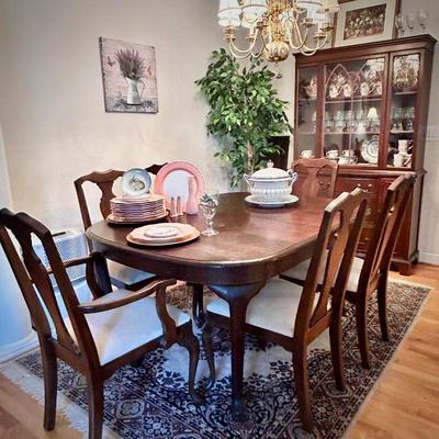 Vintage dining table & 6 chairs and china cabinet 