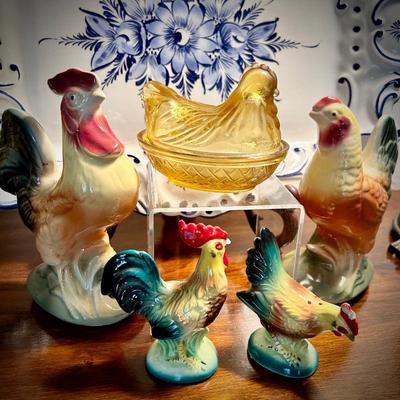 Chicken/rooster collection, including amber glass hen on nest