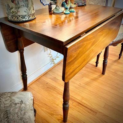 Antique rectangular drop-leaf table 