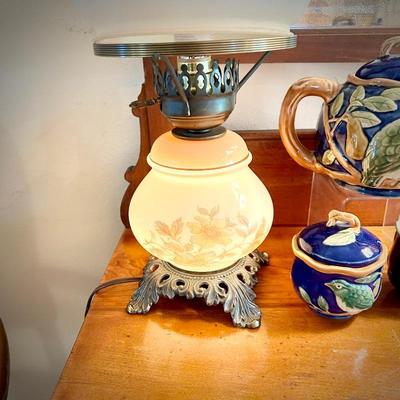 Vintage lamp with top and bottom lights