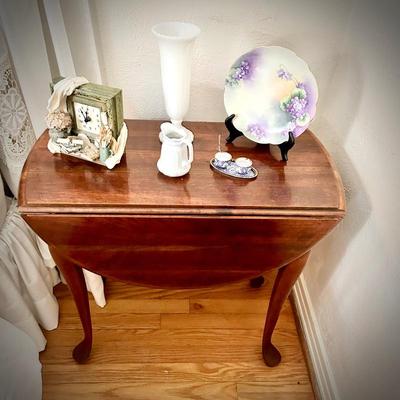 Vintage circular drop-leaf table