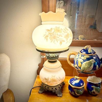 Vintage lamp with top and bottom lights