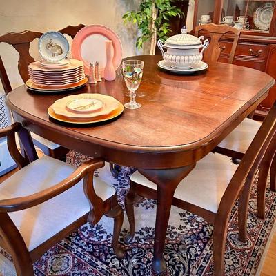 Vintage dining table & 6 chairs 