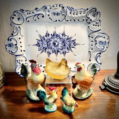 Chicken/rooster collection, including amber glass hen on nest