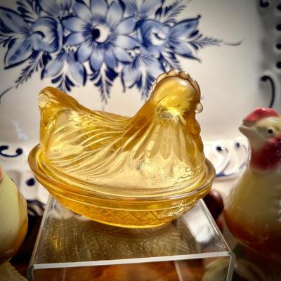 Chicken/rooster collection, including amber glass hen on nest