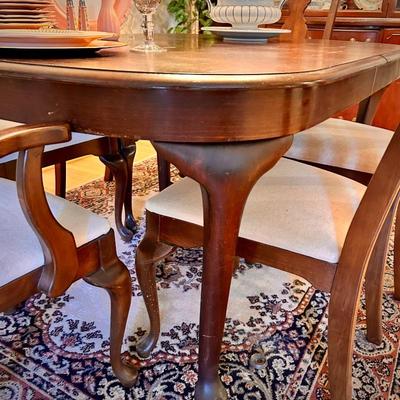 Vintage dining table & 6 chairs 