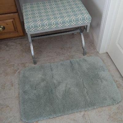Lot #B11 Stylish Bathroom Set - Decorative Stool and Plush Bath Mat