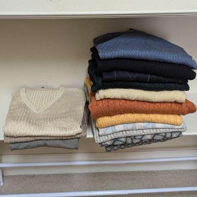Lot #B53 - Men's Golf Vests & Sweaters, Sizes M & L