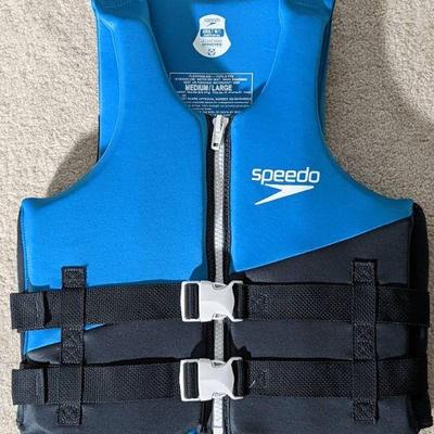 WST062 (1) Unused Speedo Floatation Life Vest.