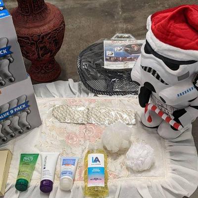 WST089 "Engraved" Chinese Bronze Vase, Star Wars, Unused Backrest Etc ...