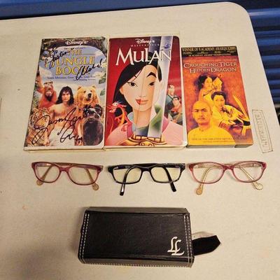 TIi168-Mystery Lot, VHS Tapes Including A Signed Jason Scott Lee The Jungle Book