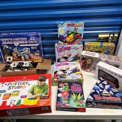 TII127- Assorted Children’s Games And Experiment Kits