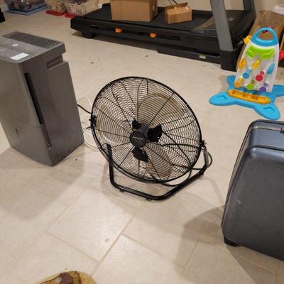 Floor fan. many fans here