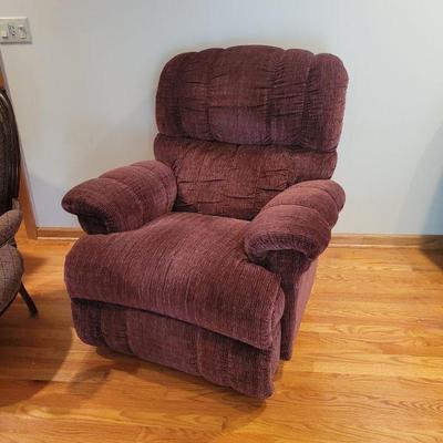 LA-Z-Boy Comfortable upholstered recliner
$37