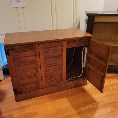 Ethan Allen Sewing cabinet.
40" X 18" X 31"H
$35