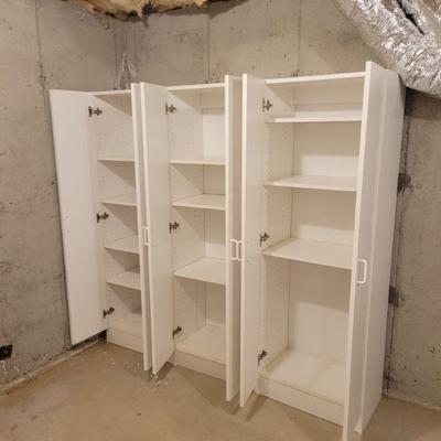 Loads of white storage cabinets.
28" X 15" X 70"
7 available
$20 ea