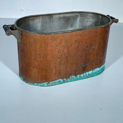 LARGE COPPER BASIN | Large oval copper basin with handles. - h. 13.25 x w. 13.5 x l. 27.5 in

