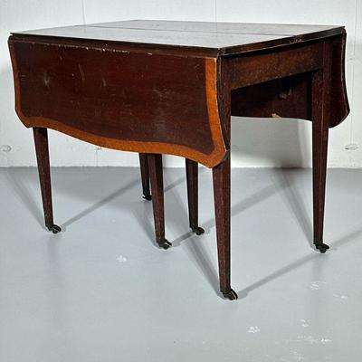 DROP LEAF EXTENDING TABLE | Drop leaf wood table with 3 12in leaves. - h. 29 x w. 39 x l. 46 in

