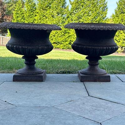 (2pc) PAIR ANTIQUE CAST IRON PLANTER URNS | Pair of cast iron planter urns. - h. 18 x dia. 18 in

