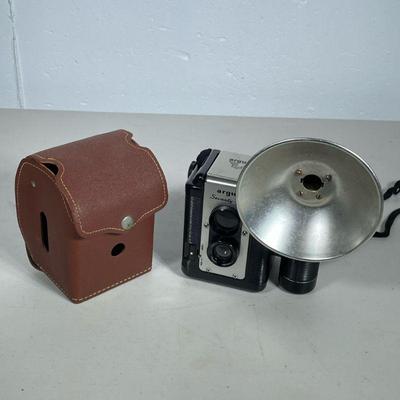 ARGUS 75mm FILM CAMERA | Argus Lumar 75mm film camera with flash in leather carrying case. - h. 5 x w. 3.5 x l. 4 in

