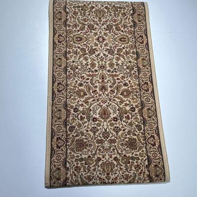 SMALL PATTERNED RUG | w. 26 x l. 47 in

