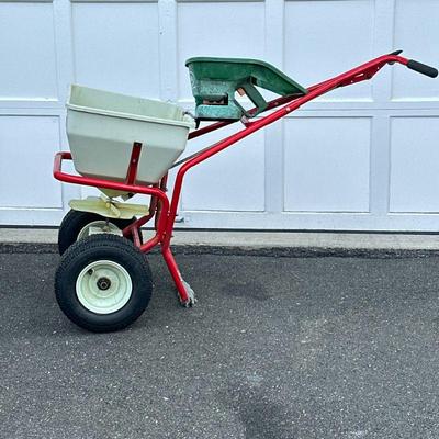 SHINDAIWA RS76 SPREADER | Commercial shindaiwa lawn spreader. - h. 28 x w. 22 x l. 44 in

