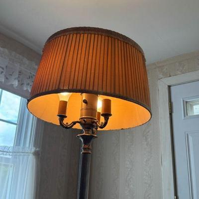 Multiple Bulb Standing Lamp **TESTED
