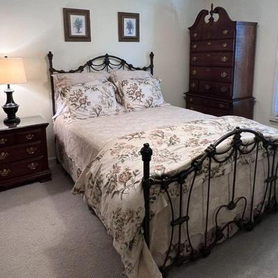 Lovely queen bedroom set with ornate metal bedframe and Broyhill furniture