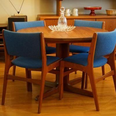 Niels Bach Denmark table and four chairs w/leaf 