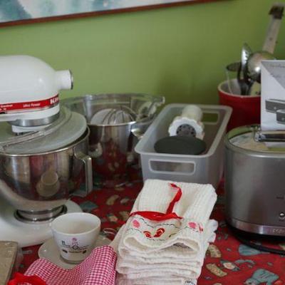 well cared for kitchen bakeware and appliances. Just what you need for the upcoming baking seaon.