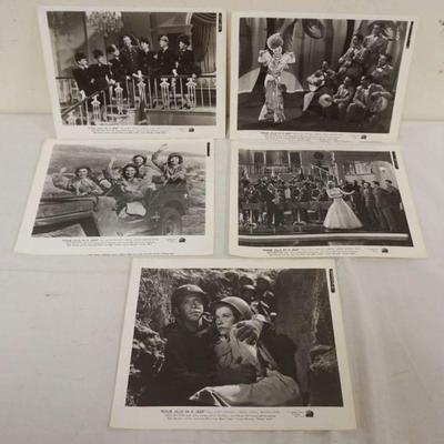 1179	VINTAGE MOVIE STILLS/PHOTOS *FOUR JILLS IN A JEEP* 1944, 20TH CENTURY FOX, LOT OF 5
