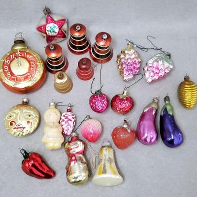 Ng125 mid century art glass and mercury glass ornaments