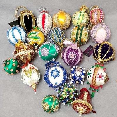 Ng075 22 hand crafted beaded holiday ornaments