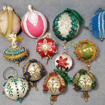 Ng025 12 hand crafted beaded christmas ornaments