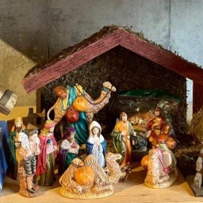 (3) Vintage Nativity Scenes With Wood Barnes - Western Germany Ceramic, Beulah Avery Ceramic