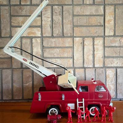 Vintage Tonka Snorkel Metal Firetruck With Hose Attachment, Ladder, And Figurines (As Is) 