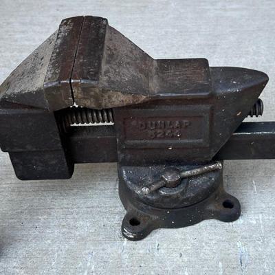 Vintage Dunlap 5244 3.5 Inch Swivel Bench Vice