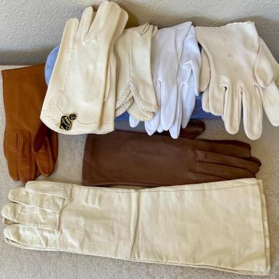 (5) Pairs Of Ladies Material Gloves Size 7.5 - Crescendo, Aris, And (2) Pairs Of Kid Leather Gloves, 