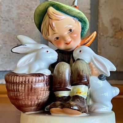 Vintage 1965 MJ Hummel Play Mates Figurine